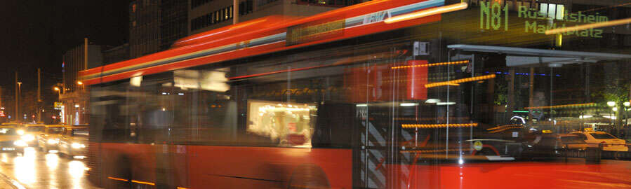fahrender Nachtbus