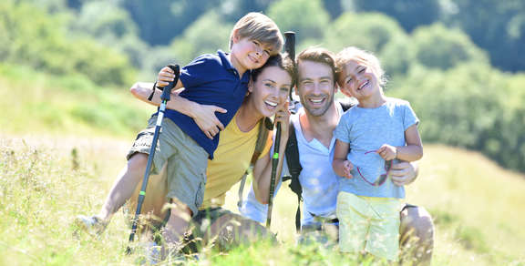 Familie im Grünen