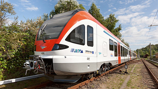 Elektrischer Triebzug vom Typ Flirt auf der RheingauLinie