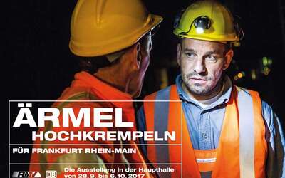 Titelfoto der Ausstellung: Großaufnhame zweier Bauarbeiter im Vordergrund vor erleuchteten S-Bahn-Tunnel