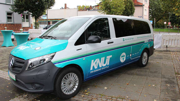 Außenansicht des Elektro-Shuttles KNUT