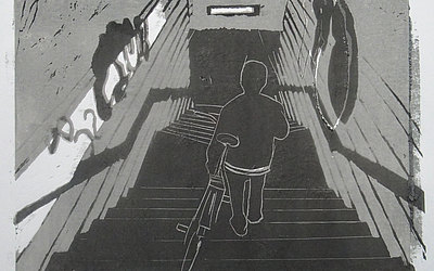 Vergrößerte Ansicht: Linoldruck Mann trägt sein Fahrrad eine Treppe hinunter