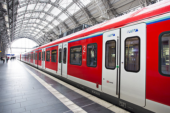 S-Bahn der Baureihe ET 430 Frankfurt Hauptbahnhof S-Bahn der Baureihe ET 430 Frankfurt Hauptbahnhof
