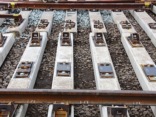 Neue Betonschwelle sind ausgelegt.