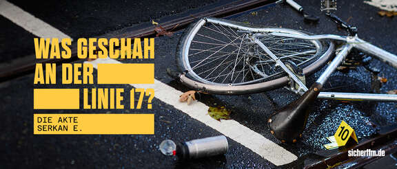 Bild der Präventionskampagne Sicher FFM. Bild zeigt ein neben einer Straßenbahnschiene liegendes Fahrrad. Das Hinterrad des Fahrrads ist verbogen, die Felge gebrochen. Der Sattel verdreht. Um das Fahrrad herum liegen eine Luftpumpe und eine Fahrradtrinkflasche. Daneben eine Tatort-Nummerntafel mit der Ziffer zehn. Links steht in gelben Buchstaben der versal gesetzte Schriftzug "Was geschah an der Linie 17? Die Akte Serkan E.". Rechts unten befindet sich ein Hinweis auf die Webseite www.sicherffm.de