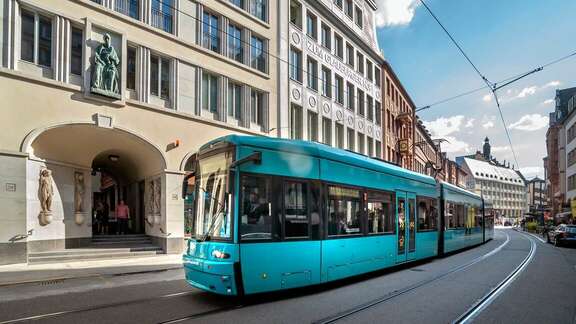 Straßenbahn in Frankfurt in der Brauchbachstraße