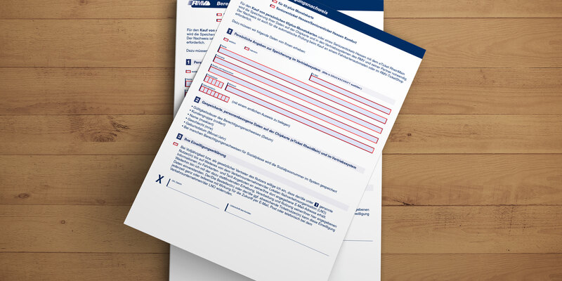 Stapel von Seniorenticket Formularen
