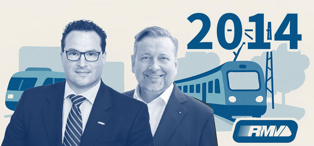 André Kavai und Knut Ringat vor Bahnhof.