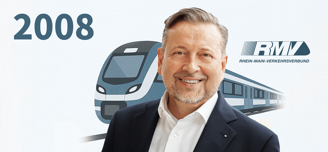 Knut Ringat vor Zug und RMV-Logo.